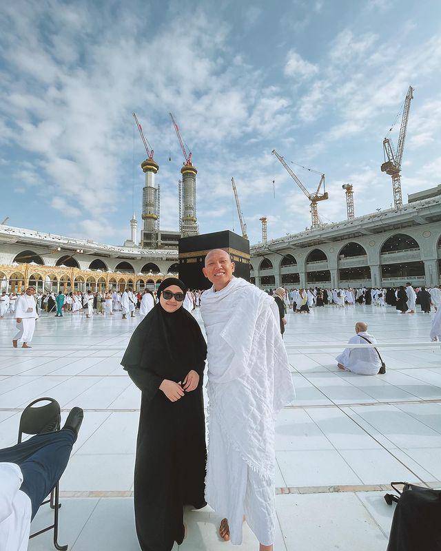 potret selebritas Ibadah Umroh (instagram.com/anggirantikaa)