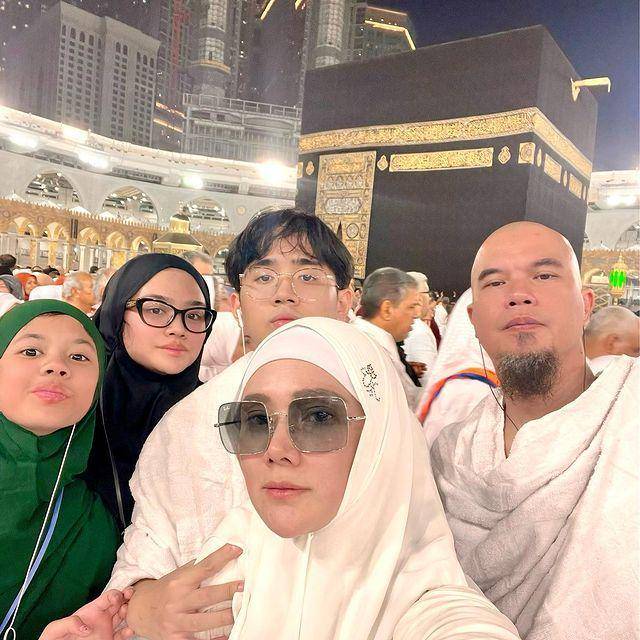 potret selebritas ibadah Umroh (instagram.com/mulanjameela1)