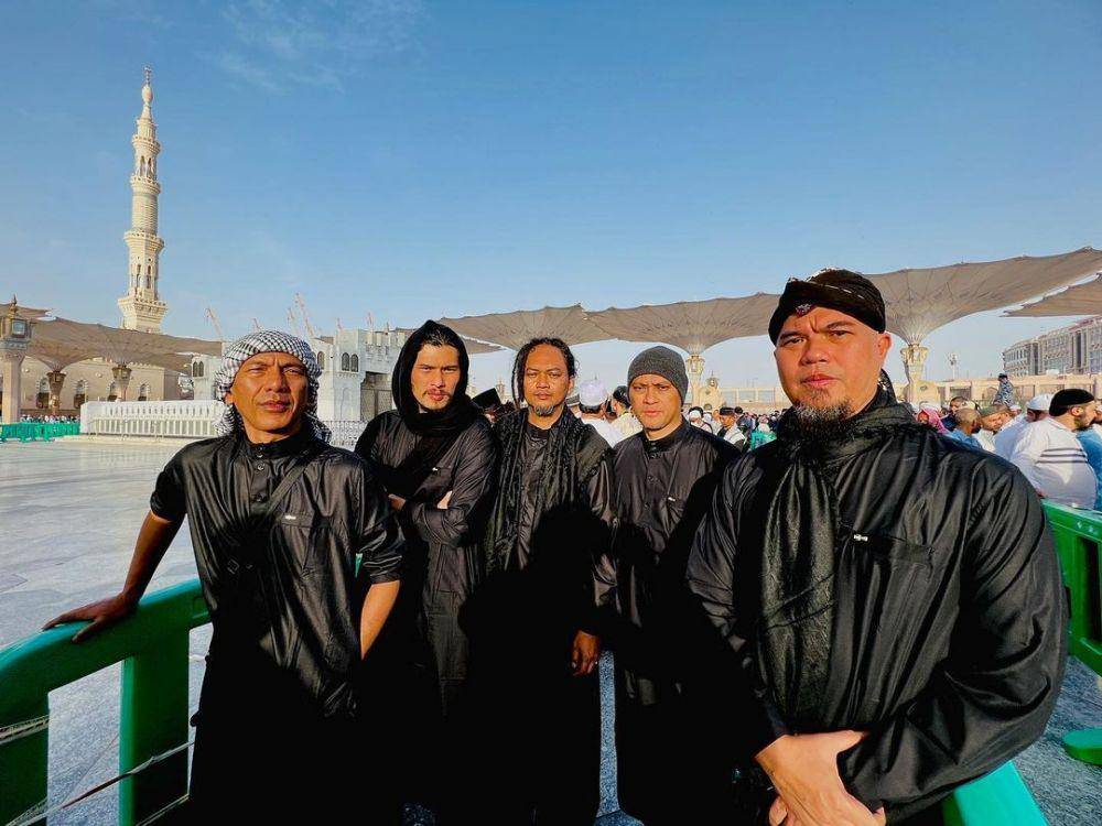 potret selebritas Ibadah Umroh (instagram.com/officialdewa19)