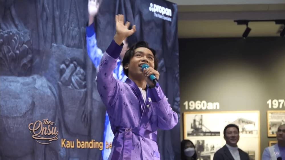 Betrand menyapa fansnya (youtube.com/The Onsu Family)