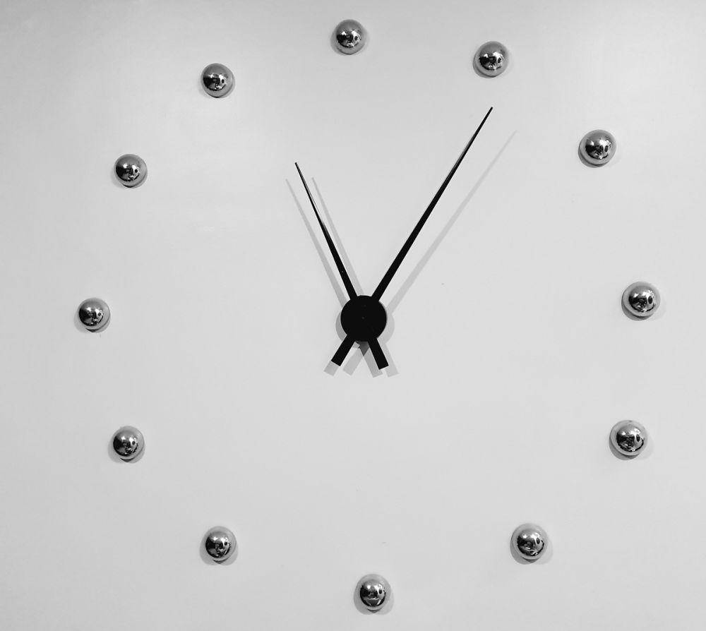 inspirasi jam dinding unik (unsplash.com/rc820)