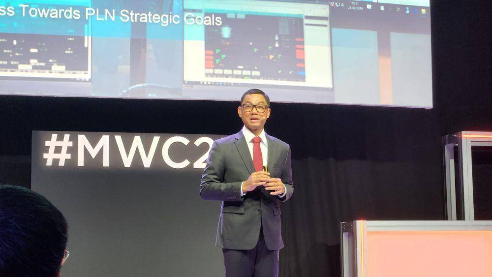 Direktur Utama PLN Darmawan Prasodjo menjadi pembicara pada ajang Mobile World Congress (MWC) 2023 di Barcelona, Senin (27/2/2023). Foto PLN
