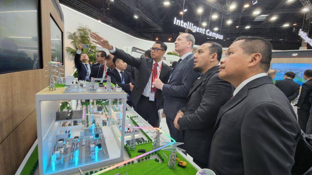 Direktur Utama PLN Darmawan Prasodjo menjadi pembicara pada ajang Mobile World Congress (MWC) 2023 di Barcelona, Senin (27/2/2023). Foto PLN