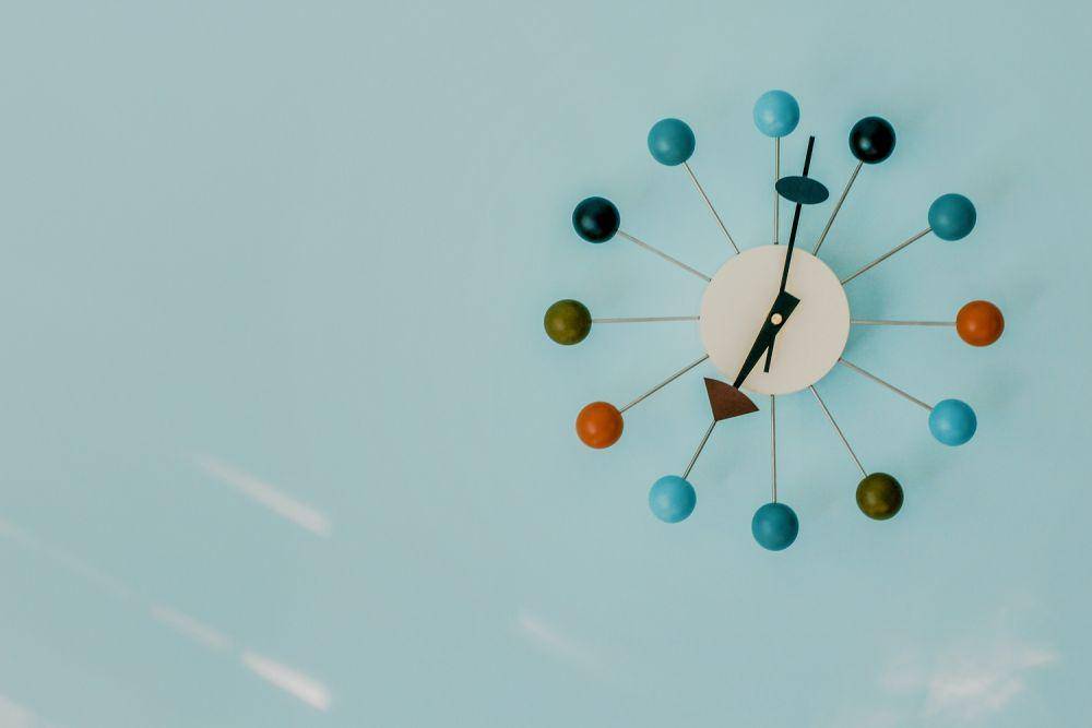 inspirasi jam dinding unik (pexels.com/@shottrotter)