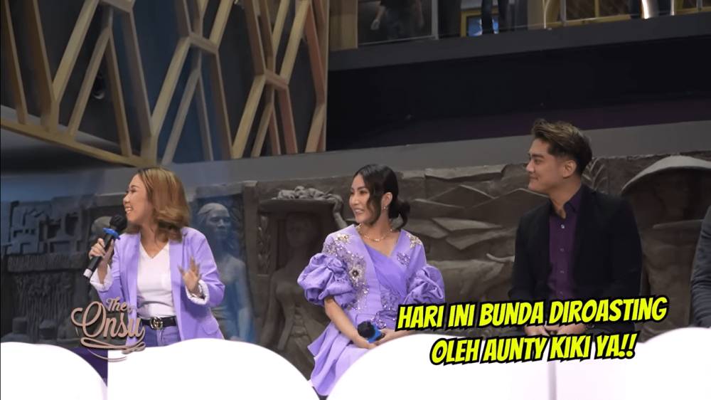 Momen Kiky Saputri roasting Sarwendah (youtube.com/The Onsu Family)