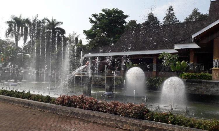 Intip Pesona Alun-Alun di Purwakarta, Bernuansa Hijau dan Asri!