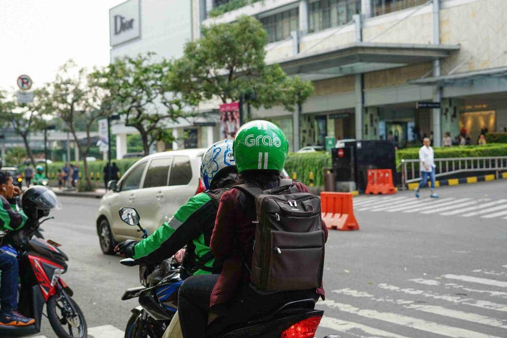 ilustrasi ojek online (unsplash.com/Afif Ramdhasuma)