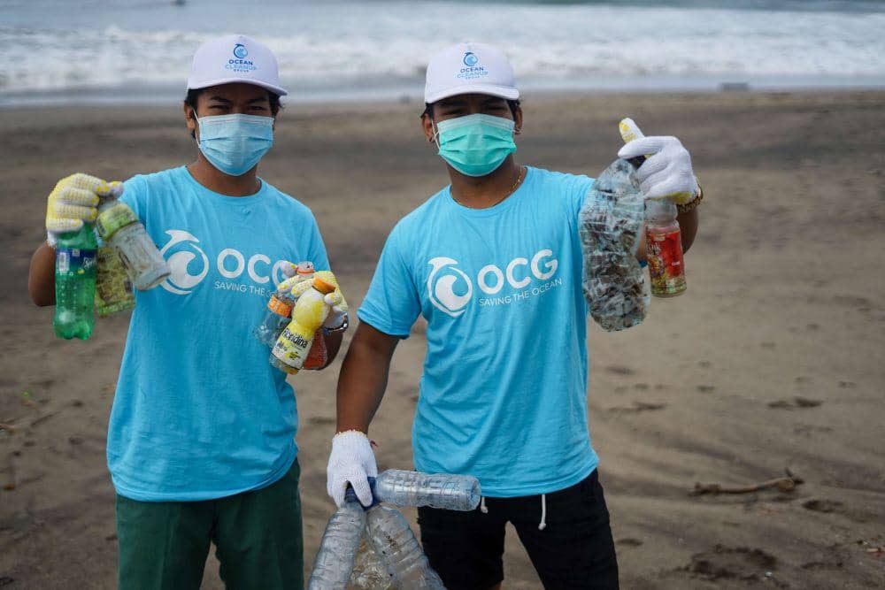 ilustrasi sampah di pantai (unsplash.com/OCG Saving The Ocean)