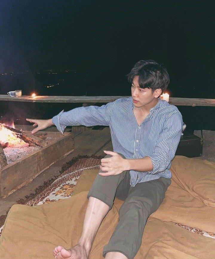 outfit kuliah ala War Wanarat (instagram.com/warwanarat)