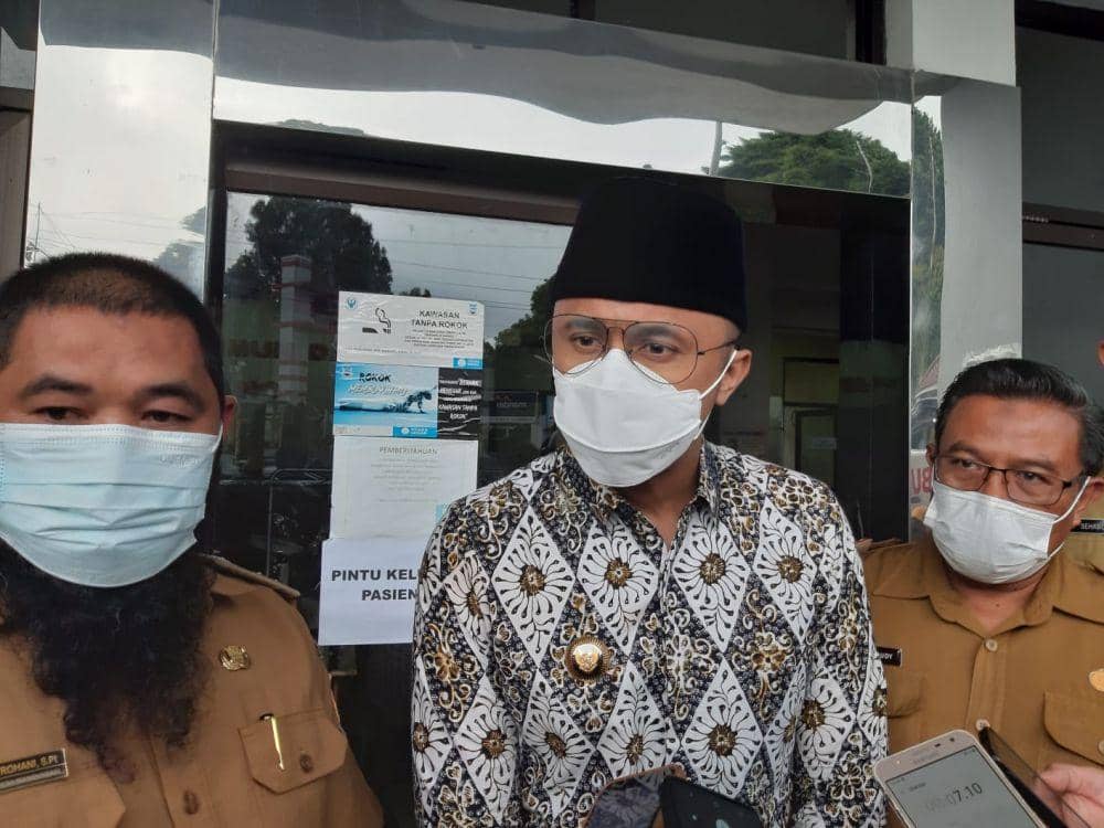 217 Orang Keracunan Massal, Bupati Hengky Duga Sanitasi Warga Buruk