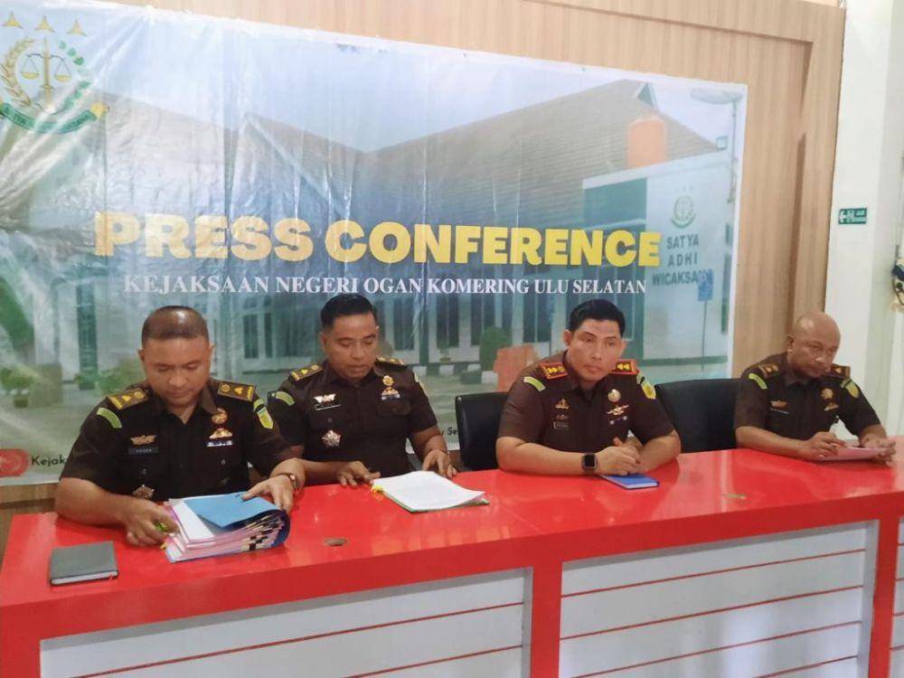 Press confrence kasus korupsis di dinas lingkungan hidup OKU Selatan (Dok: istimewa)