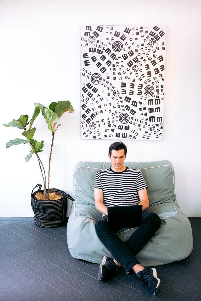 ilustrasi beanbag (pexels.com/Canva Studio)