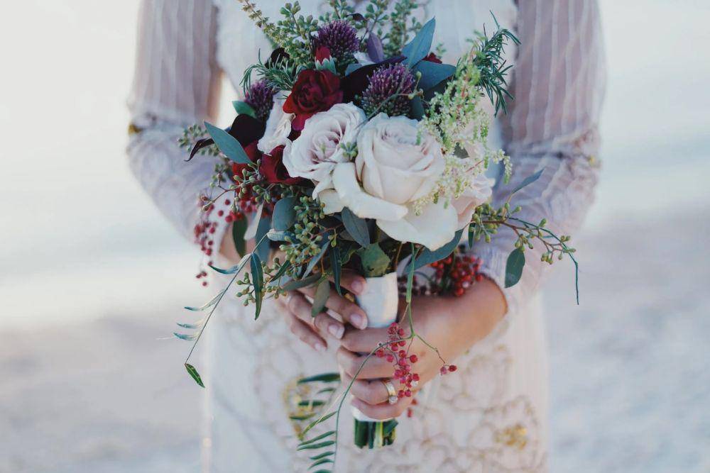 ilustrasi hand-tied bouquet (pexels.com/Natasha Fernandez)