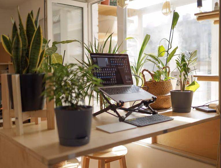ilustrasi ruang kerja WFH (unsplash.com/vadim kaipov)