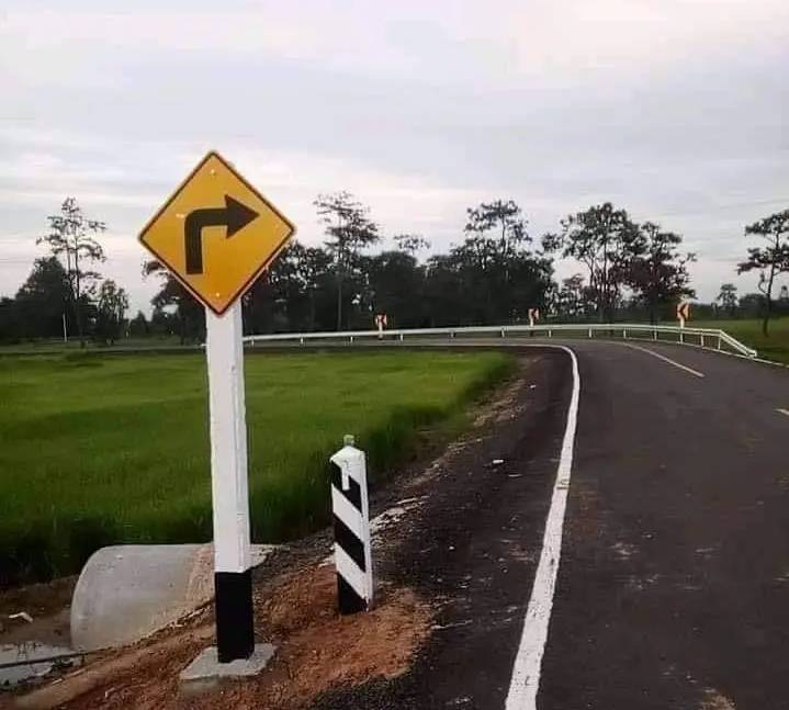potret rambu-rambu membingungkan (facebook.com/Angga Pratama)