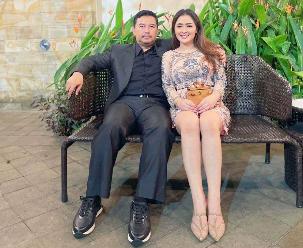 Vega Darwanti bersama suami (instagram.com/vegadarwanti123)