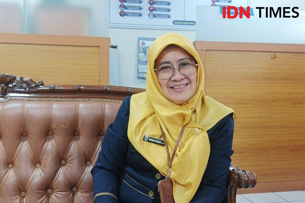Wakil Sarana dan Prasana SMA Negeri 8 Jakarta, Rochmuljati Ekasari Dawam/ (IDN Times/Dini Suciatiningrum)