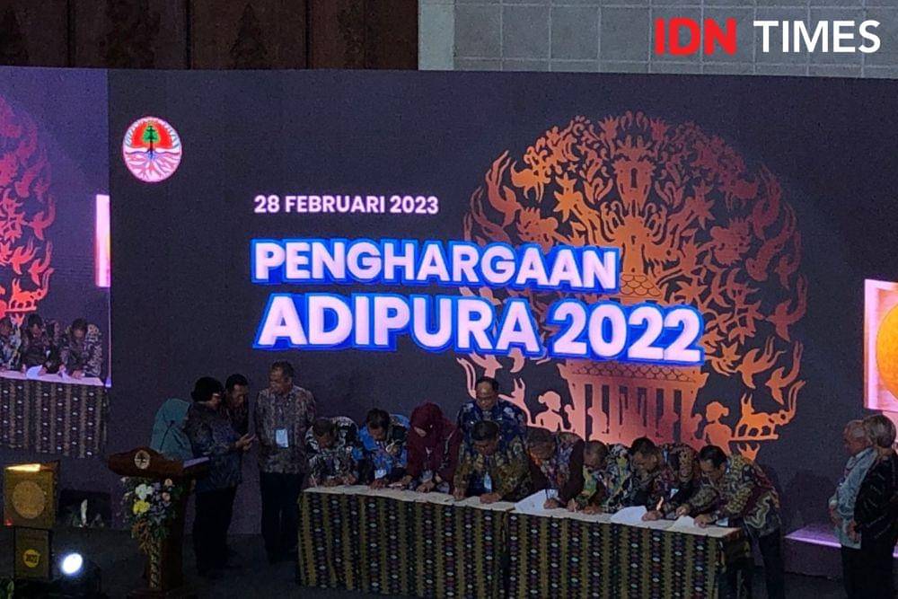 Penandatanganan perjanjian penerimaan insentif dari KLHK untuk Provinsi Kalimantan Timur. (IDN Times/Melani Putri)