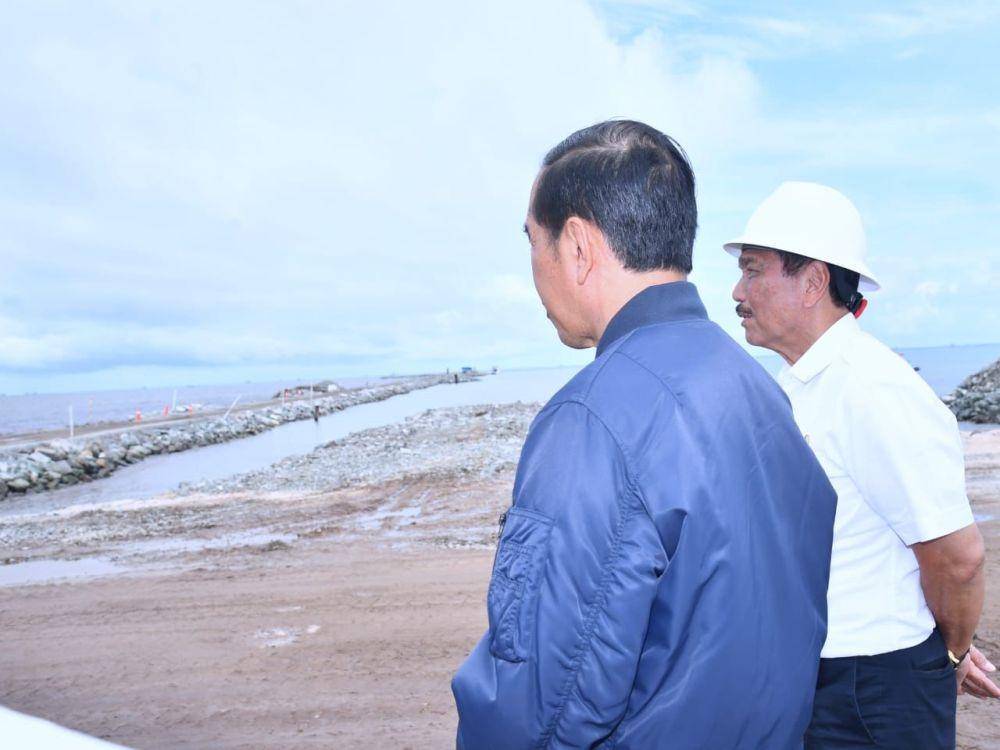 Presiden Jokowi meninjau Kawasan Kalimantan Industrial Park Indonesia (KIPI) di Kabupaten Bulungan, Provinsi Kalimantan Utara, kipi kaltara (dok. Sekretariat Presiden)