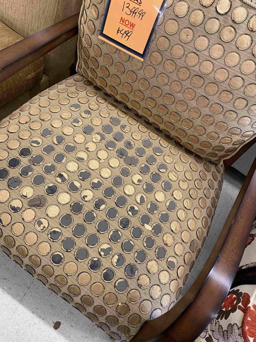 potret kursi paling nyeleneh (reddit.com/user/Saaacy-K)