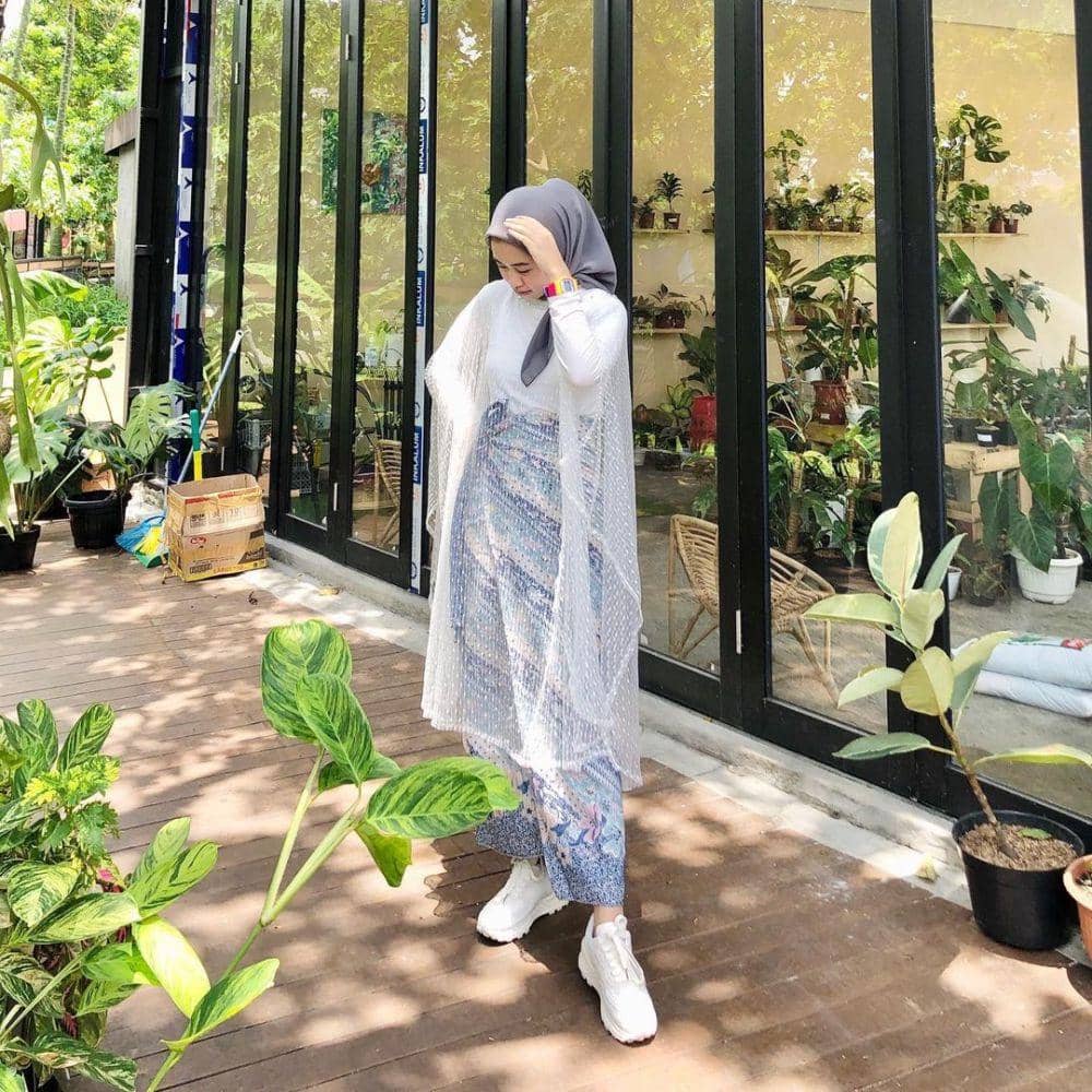Padanan baju kondangan hijab colorful ala Ayu Fuziyanti (instagram.com/ayufuziyantii)
