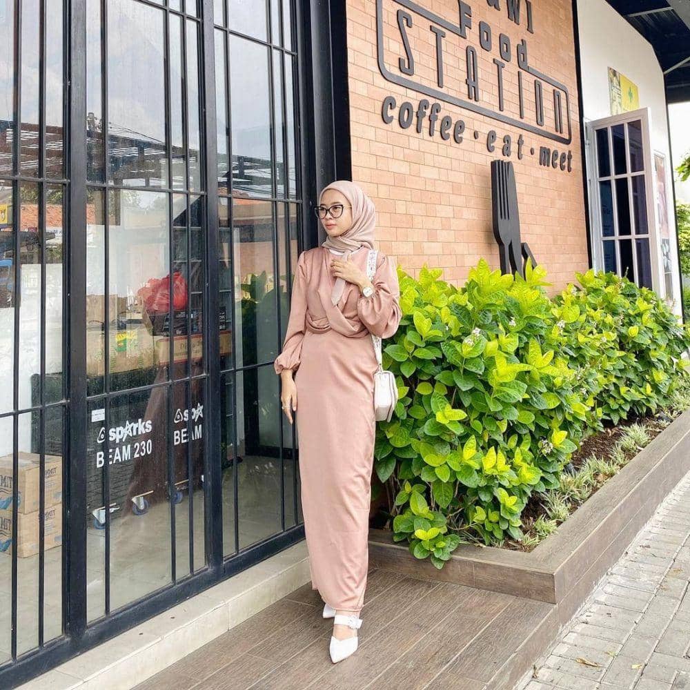 Padanan baju kondangan hijab colorful ala Ayu Fuziyanti (instagram.com/ayufuziyantii)