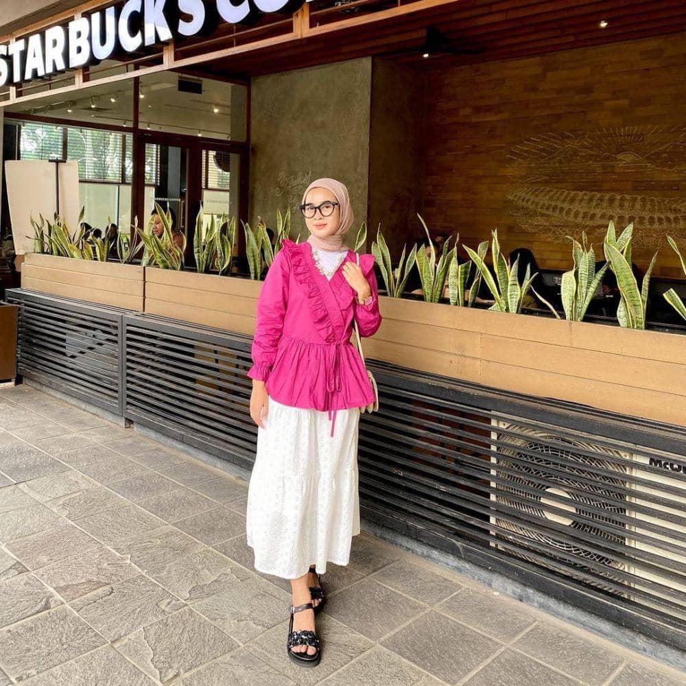 Padanan baju kondangan hijab colorful ala Ayu Fuziyanti (instagram.com/ayufuziyantii)