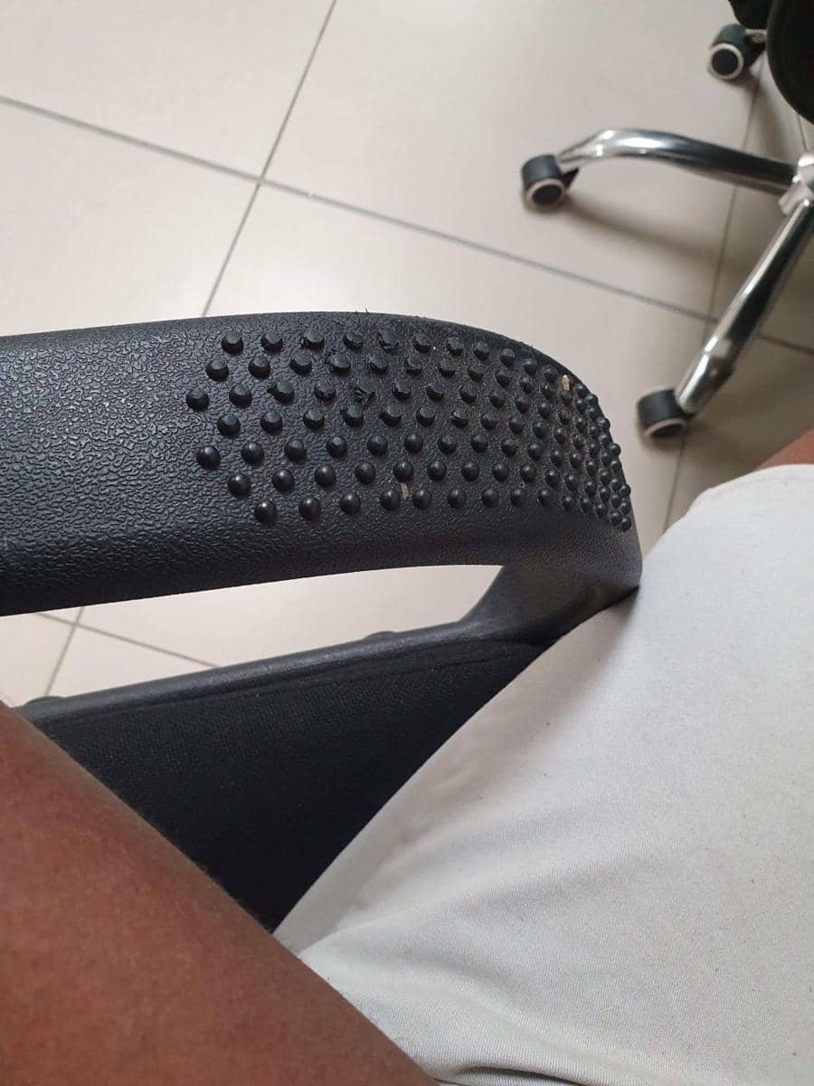 potret kursi paling nyeleneh (reddit.com/user/rotimi_babalola)