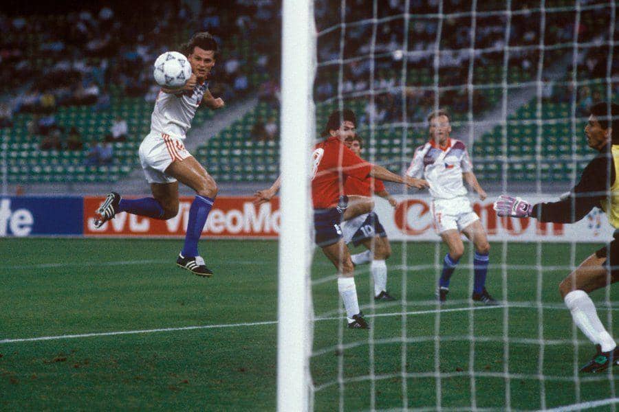 Tomas Skuhravy (kiri) (twitter.com/fifaworldcup)