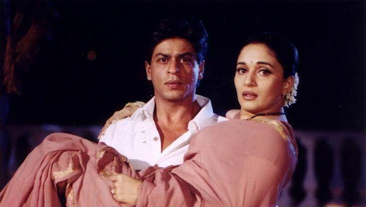 Shah Rukh Khan dan Madhuri Dixit dalam film ( dok. S K Enterprise Haslingden LTD/Hum Tumhare Hain Sanam)