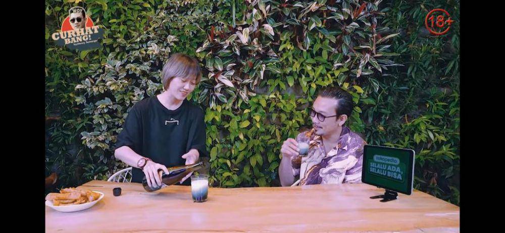 momen seru Ria SW di podcast Denny Sumargo. (youtube.com/CURHAT BANG Denny Sumargo)