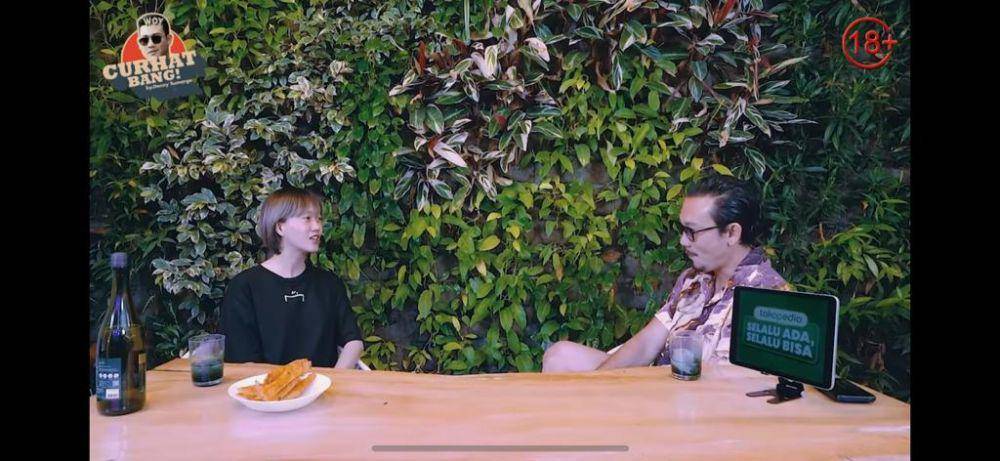 momen seru Ria SW di podcast Denny Sumargo. (youtube.com/CURHAT BANG Denny Sumargo)