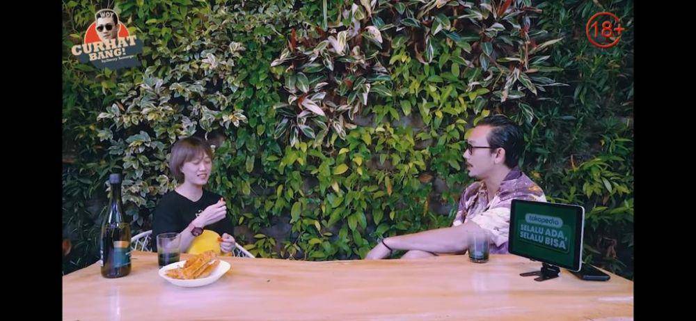 momen seru Ria SW di podcast Denny Sumargo. (youtube.com/CURHAT BANG Denny Sumargo)