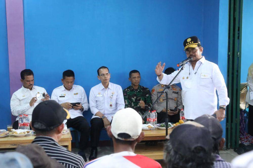 Menteri Pertanian Syahrul Yasin Limpo (Mentan SYL) meminta pemulihan lahan sawah terdampak banjir di Kabupaten Bekasi dilakukan secara cepat. (Dok. Kementan)