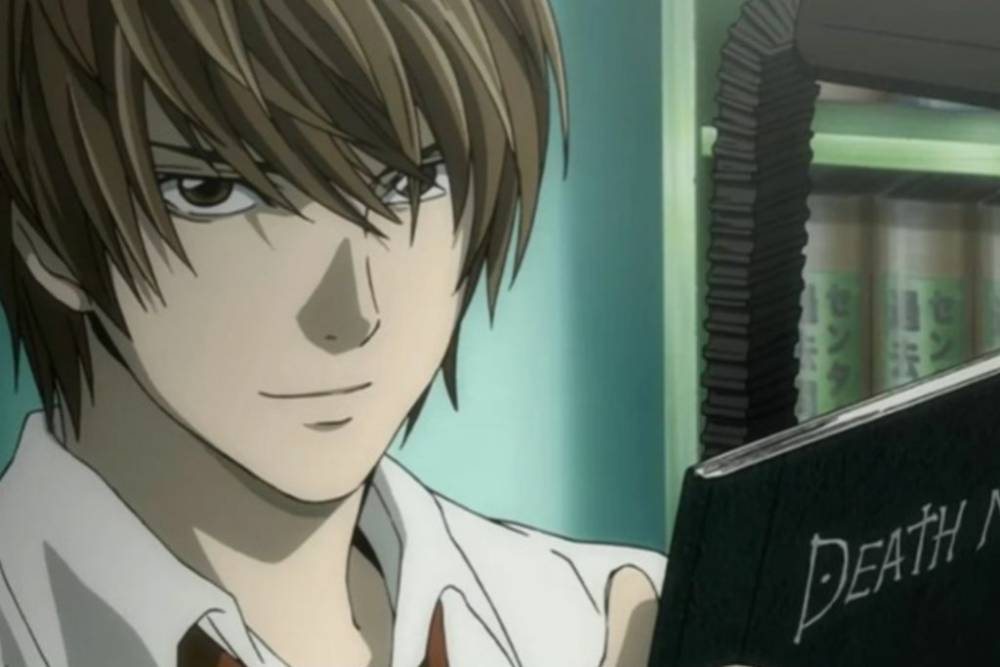 Light Yagami memegang Death Note (dok. Madhouse/Death Note)