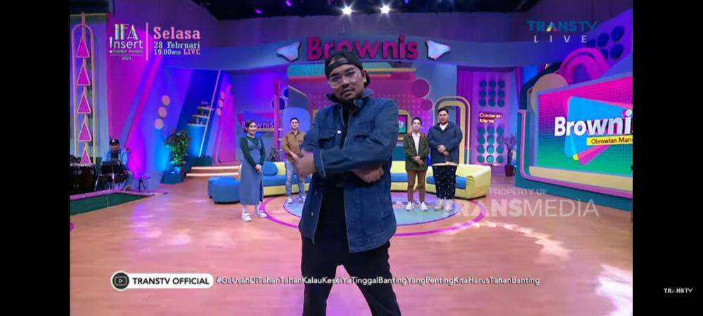 momen Indra Bekti saat beri klarifikasi mengenai hubungan rumah tangganya. (youtube.com/TRANS TV Official)