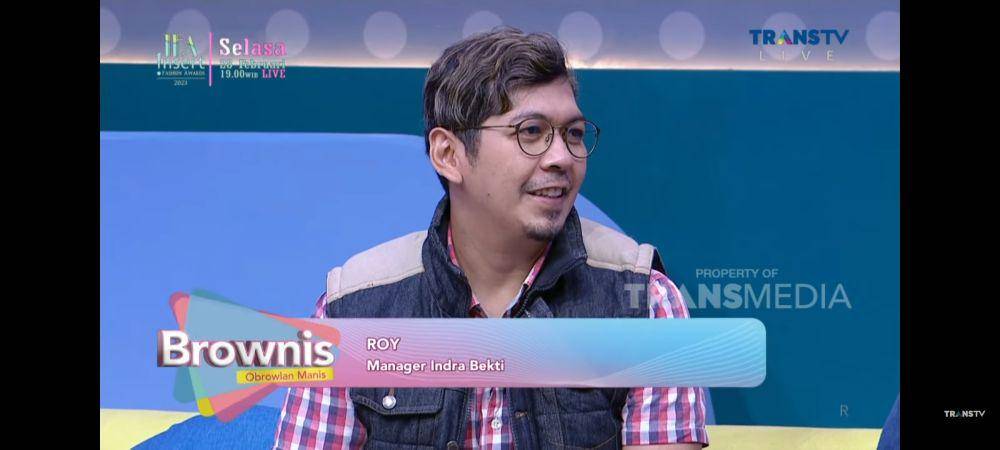 momen Indra Bekti saat beri klarifikasi mengenai hubungan rumah tangganya. (youtube.com/TRANS TV official)