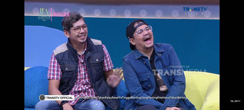 momen Indra Bekti saat beri klarifikasi mengenai hubungan rumah tangganya. (youtube.com/TRANS TV official)