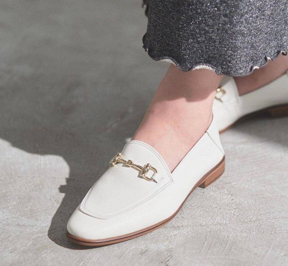 ilustrasi loafers wanita (instagram.com/letalon_jp)
