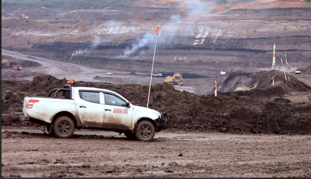 ilustrasi kendaraan di tambang.