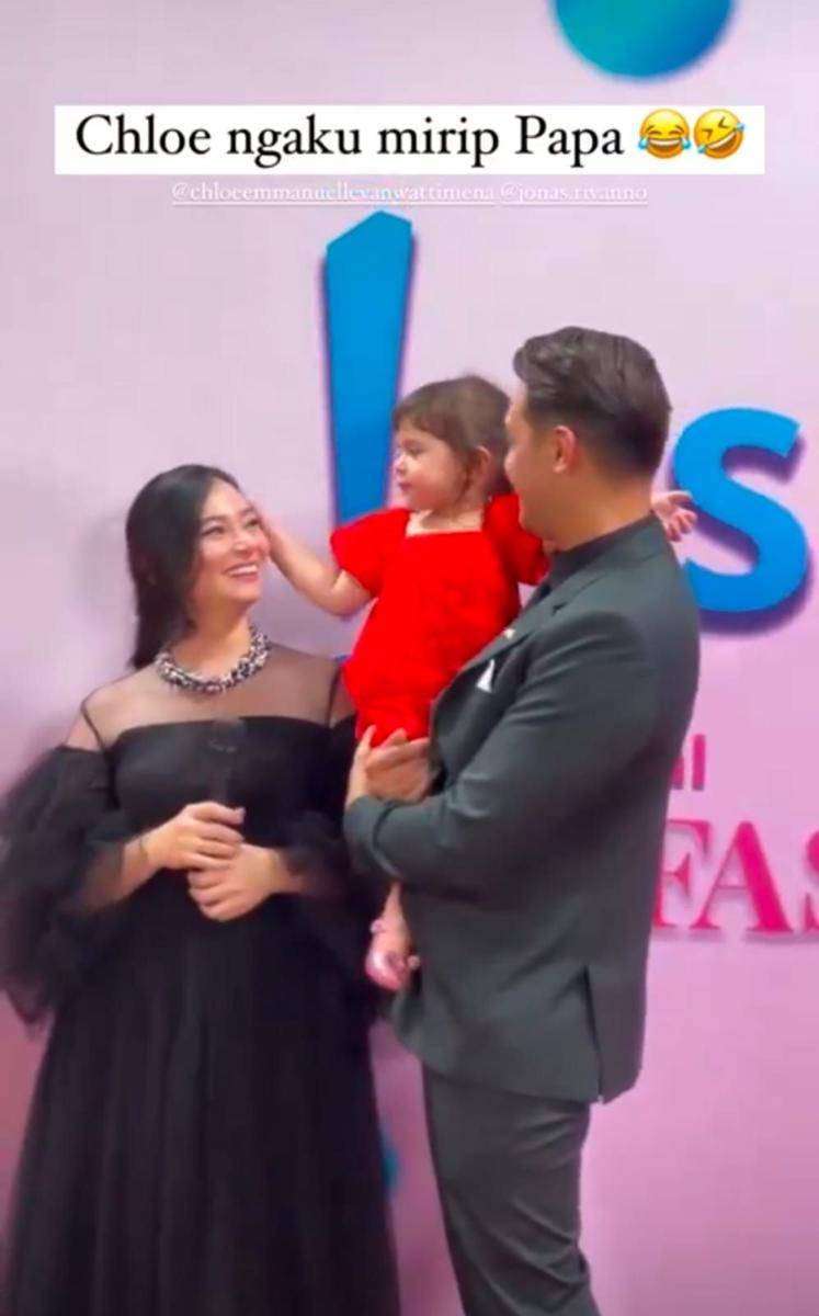 Asmirandah dan keluarga di Insert Fashion Awards 2023 (instagram.com/asmirandah89)
