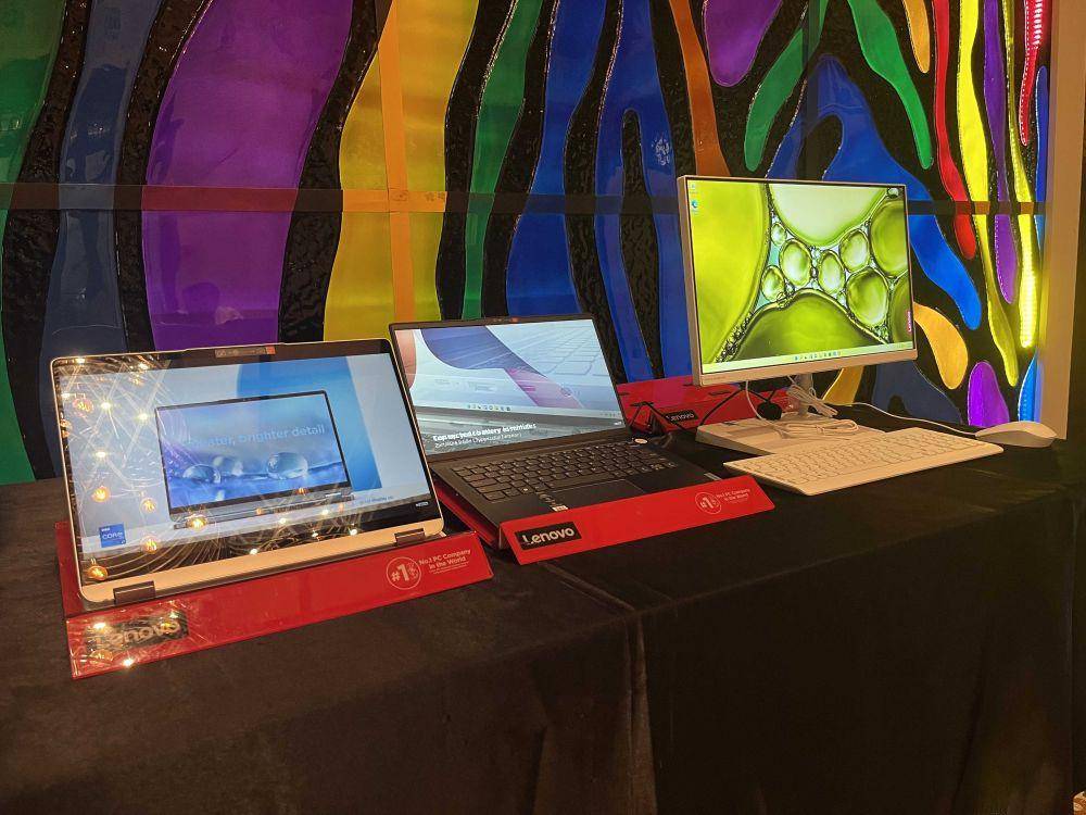 Tiga produk Lenovo yang di-display dalam acara media gathering. (IDN Times/Nena Zakiah)