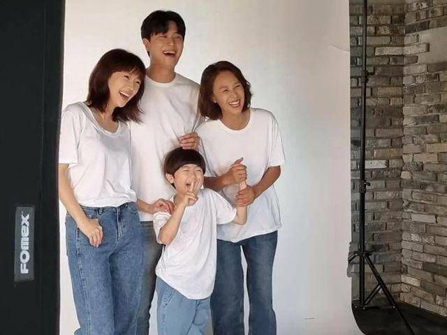 Para cast di lokasi syuting Agency (instagram.com/joeunsoul)