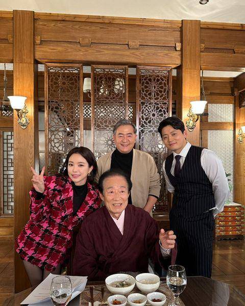 Para cast di lokasi syuting Agency (instagram.com/marcellasne_)