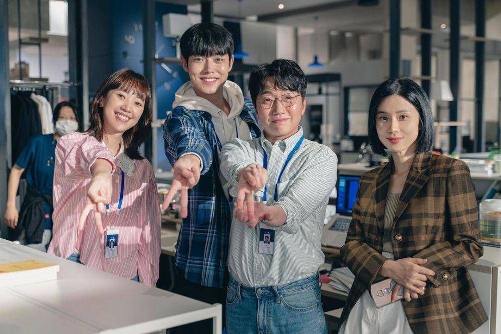 Para cast di lokasi syuting Agency (instagram.com/mini.me_l)