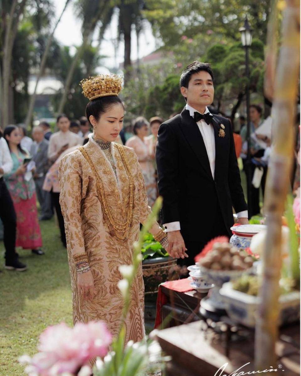 potret pernikahan Nong Poy dan Oak Phakwa (instagram.com/niyadarweddinganswer)