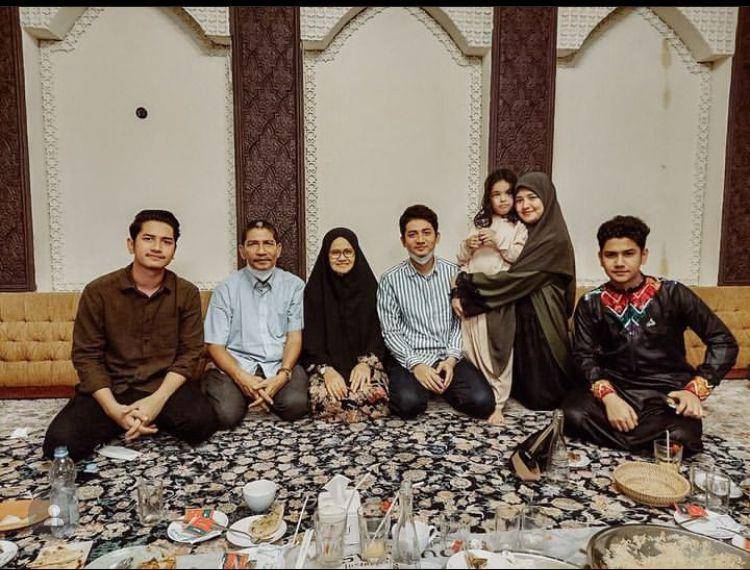 Syakir dan keluarga (Instagram.com/syakirdaulay)
