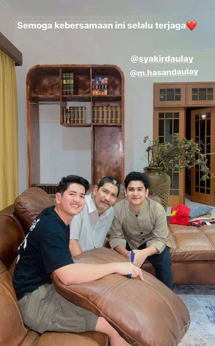 Syakir dan keluarga (Instagram.com/zikridaulay1)
