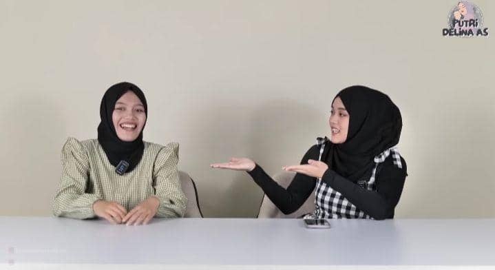potret Putri Delina ketemu 'kembaran' (youtube.com/Putri Delina AS)