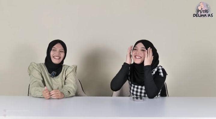 potret Putri Delina ketemu 'kembaran' (youtube.com/Putri Delina AS)